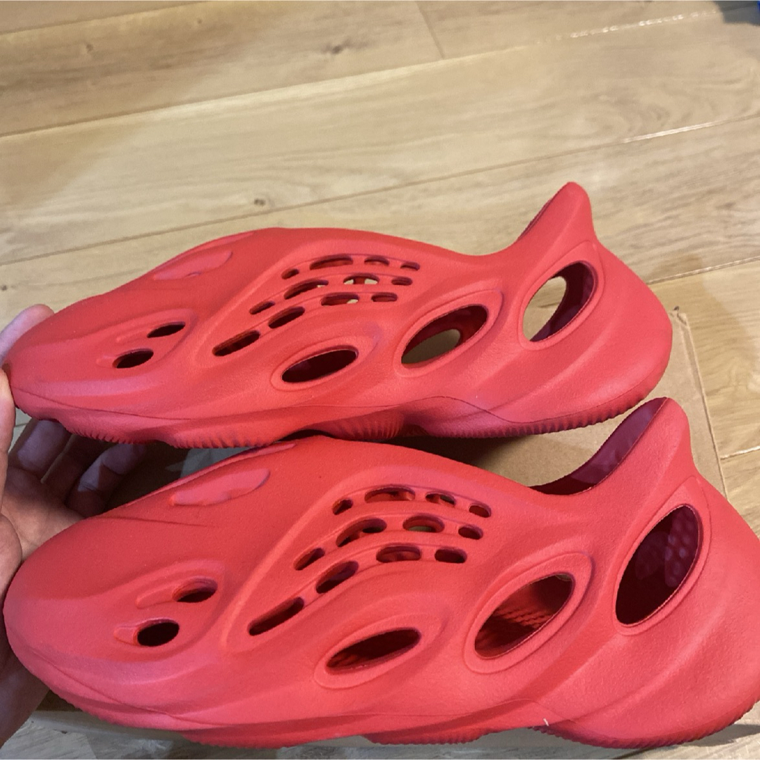 テレワーク関連 yeezy foam runner vermilion ヴァーミリオン