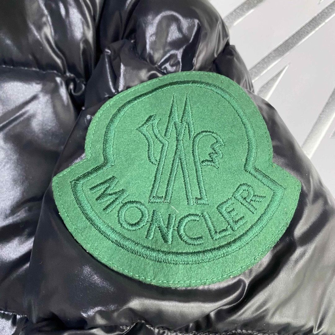 MONCLER(モンクレール)の美品　モンクレール　ジーニアス　DERVAUX フラグメント　国内正規品 メンズのジャケット/アウター(ダウンジャケット)の商品写真
