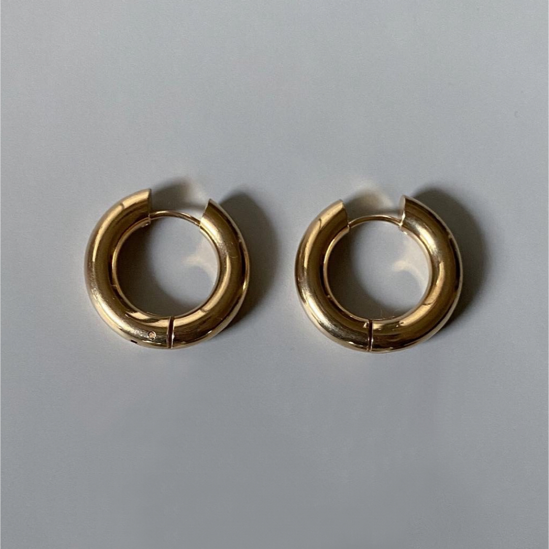 Ameri VINTAGE(アメリヴィンテージ)のOne touch volume hoop gold pierce No.770 レディースのアクセサリー(ピアス)の商品写真