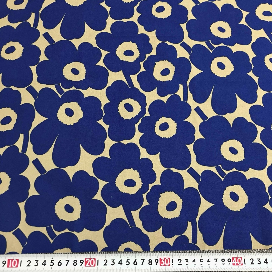 marimekko(マリメッコ)の2023 日本限定　マリメッコ　ミニウニッコ　ブラウン地ブルー　幅70 ×50 ハンドメイドの素材/材料(生地/糸)の商品写真