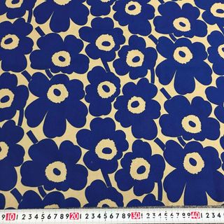 マリメッコ(marimekko)の2023 日本限定　マリメッコ　ミニウニッコ　ブラウン地ブルー　幅70 ×50(生地/糸)