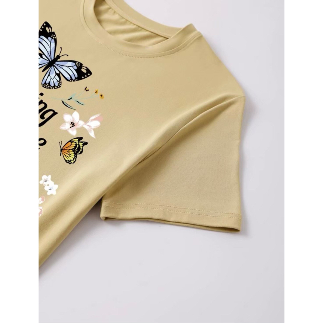 H&M(エイチアンドエム)の✨週末限定セール✨ ベージュ Sサイズ 文字＆蝶々 プリント Tシャツ レディースのトップス(Tシャツ(半袖/袖なし))の商品写真