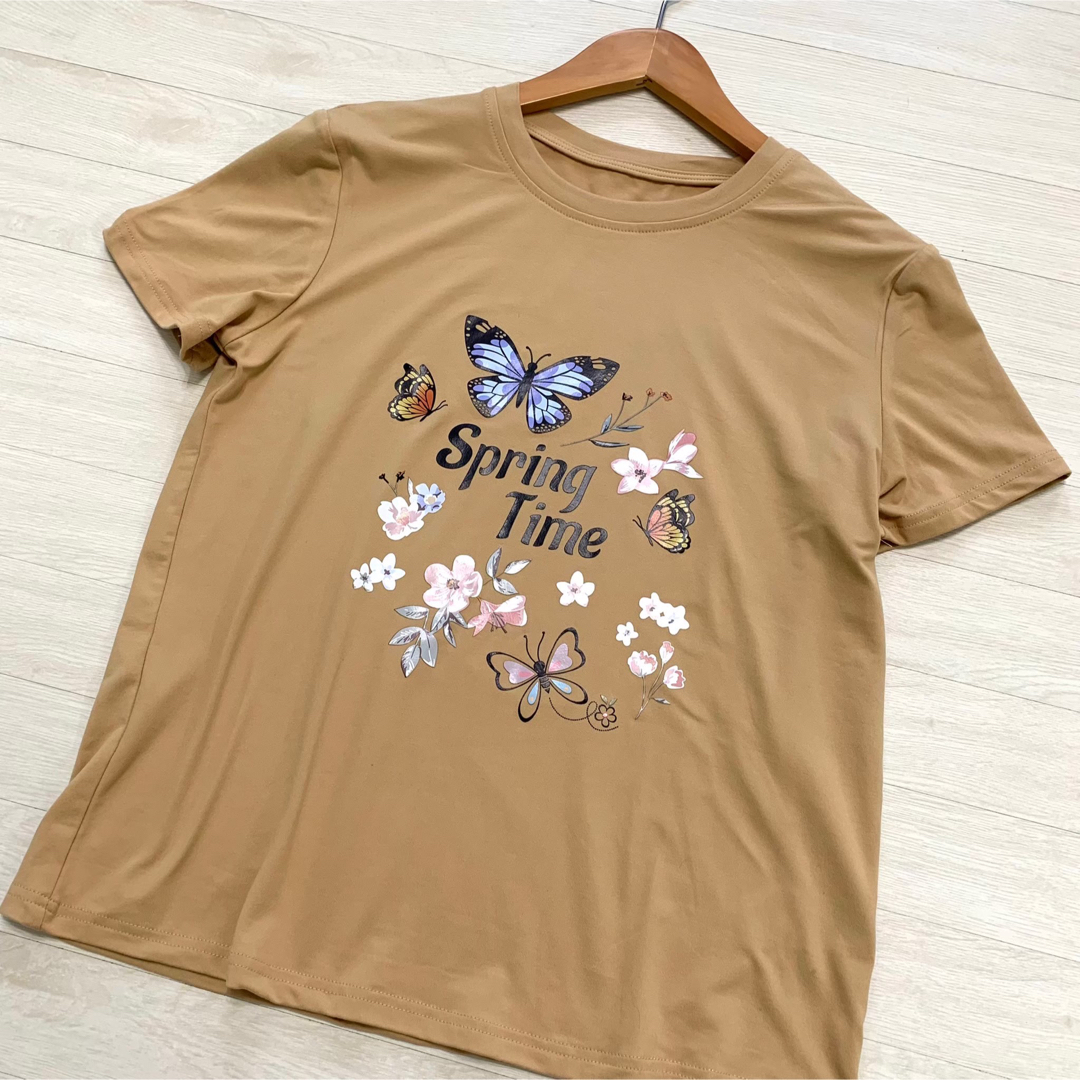 H&M(エイチアンドエム)の✨週末限定セール✨ ベージュ Sサイズ 文字＆蝶々 プリント Tシャツ レディースのトップス(Tシャツ(半袖/袖なし))の商品写真