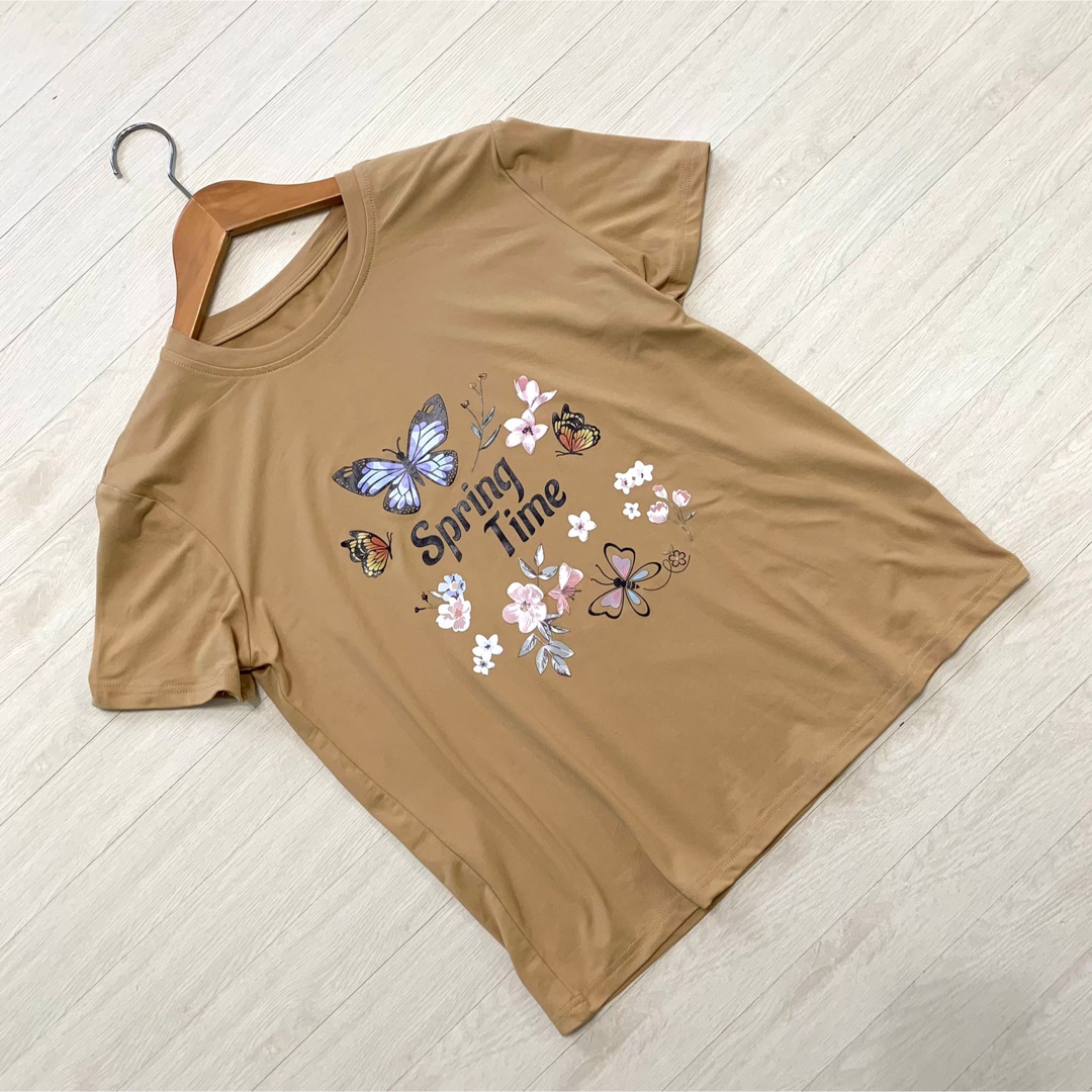 H&M(エイチアンドエム)の✨週末限定セール✨ ベージュ Sサイズ 文字＆蝶々 プリント Tシャツ レディースのトップス(Tシャツ(半袖/袖なし))の商品写真