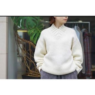 オーラリー(AURALEE)のAURALEE SUPER FINE WOOL AIRY KNIT V-NECK(ニット/セーター)