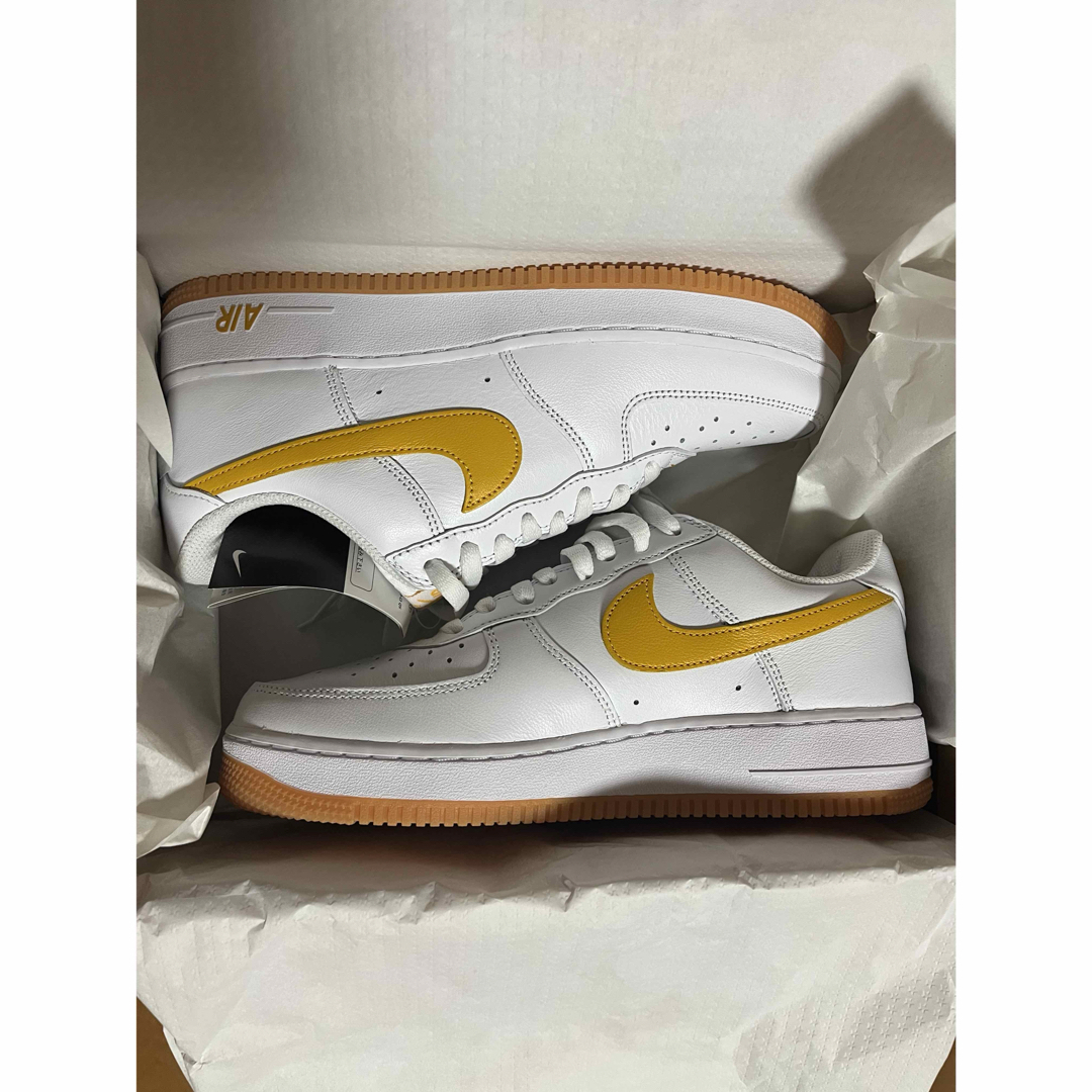 NIKE(ナイキ)のNIKEAIR FORCE1  UNIVERSITY GOLD 27㎝ メンズの靴/シューズ(スニーカー)の商品写真