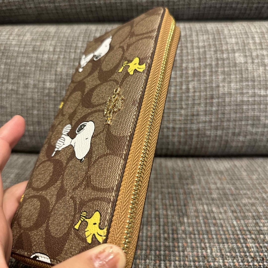 COACH(コーチ)の705  コーチ　長財布　スヌーピー　ウッドストックコラボ レディースのファッション小物(財布)の商品写真