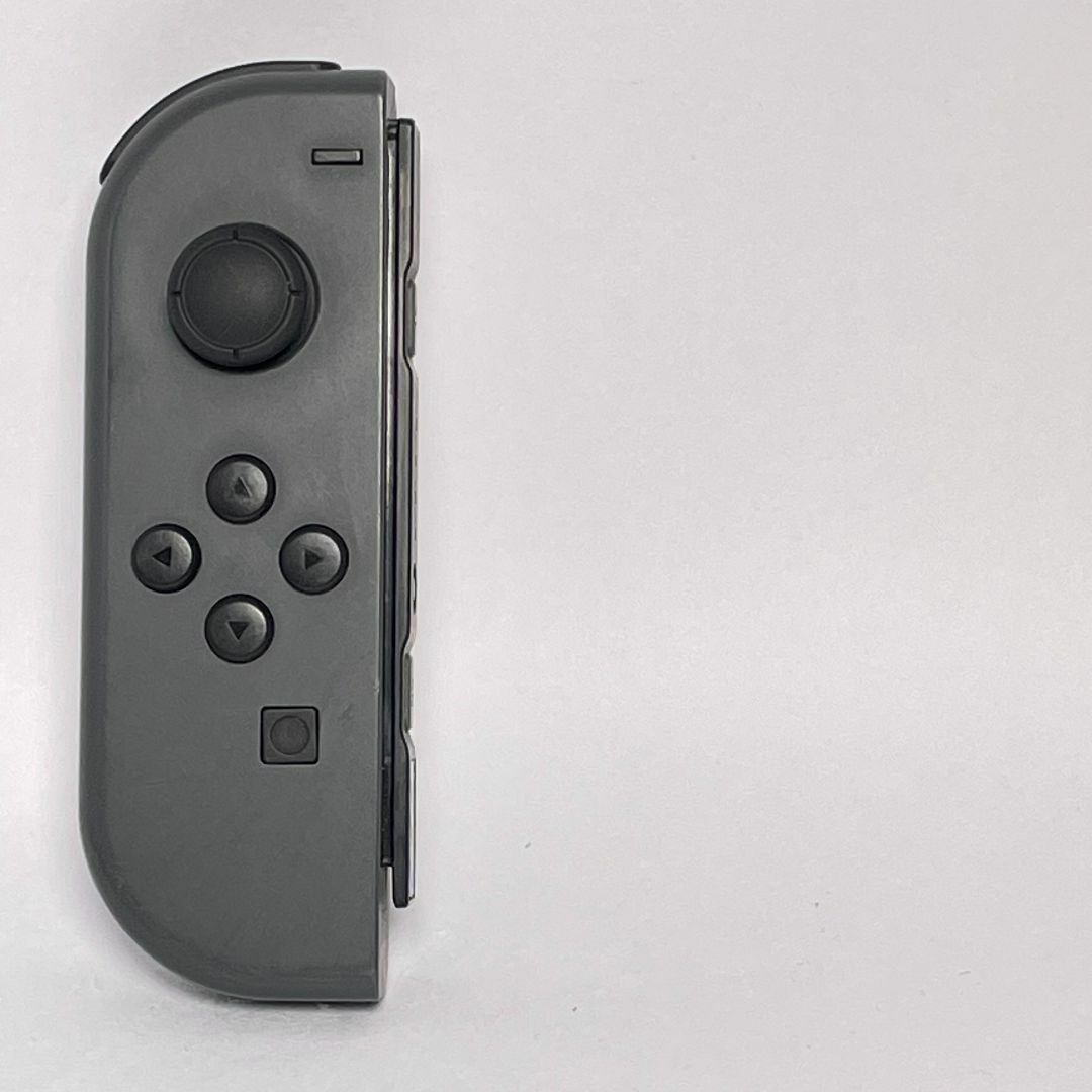 Nintendo Switch(ニンテンドースイッチ)のNintendoSwitch ジョイコン　グレー　左のみ　(L) エンタメ/ホビーのゲームソフト/ゲーム機本体(家庭用ゲーム機本体)の商品写真