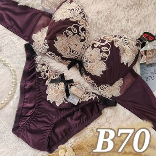 №370【B70】ロイヤルシックローズエンブロイダリー育乳脇高ブラ&ショーツ(ブラ&ショーツセット)