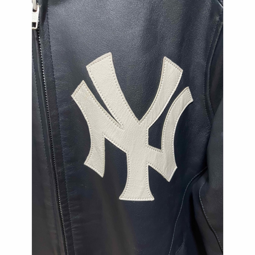 Supreme(シュプリーム)のSUPREME YANKEES LEATHER VARSITY JACKET メンズのジャケット/アウター(スタジャン)の商品写真