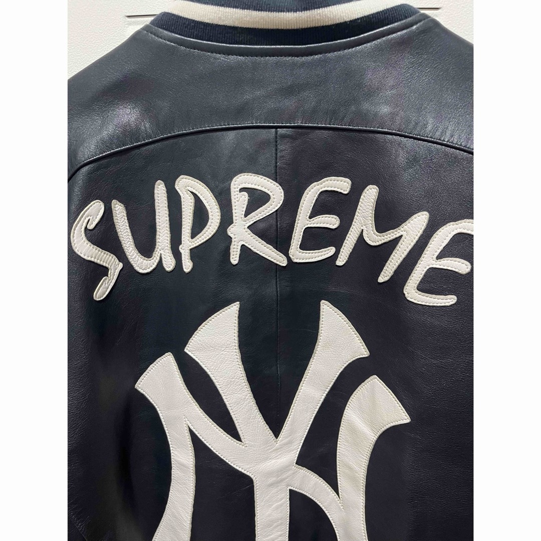 Supreme(シュプリーム)のSUPREME YANKEES LEATHER VARSITY JACKET メンズのジャケット/アウター(スタジャン)の商品写真