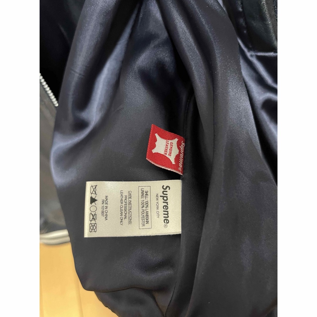 Supreme(シュプリーム)のSUPREME YANKEES LEATHER VARSITY JACKET メンズのジャケット/アウター(スタジャン)の商品写真