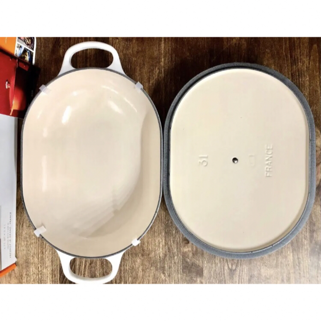 LE CREUSET(ルクルーゼ)のルクルーゼ／オブロング　マルミット31cmフラワーレリーフコットンシルバーツマミ インテリア/住まい/日用品のキッチン/食器(鍋/フライパン)の商品写真