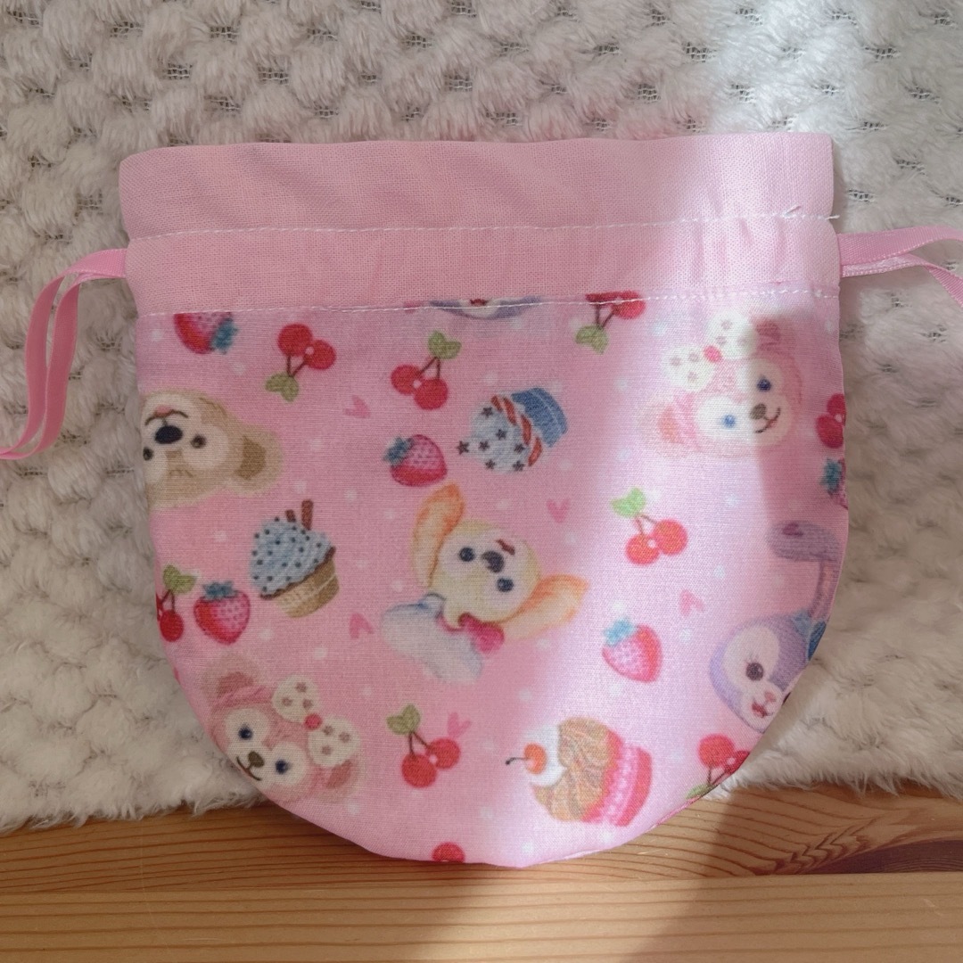 小さな巾着袋　ピンク ハンドメイドのキッズ/ベビー(外出用品)の商品写真