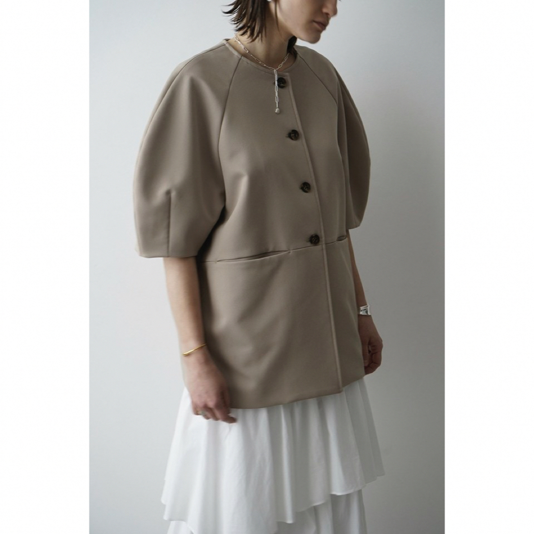 CLANE(クラネ)のCLANE☆HALF SLEEVE COCOON JACKETサイズ1ベージュ レディースのジャケット/アウター(ノーカラージャケット)の商品写真