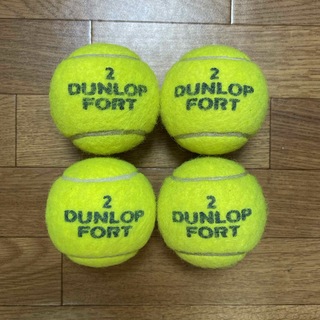 ダンロップ(DUNLOP)のダンロップテニスボール　4個　送料無料(ボール)