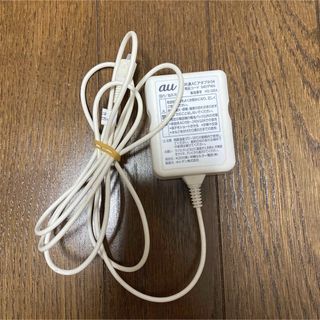 エーユー(au)のau充電器　規制品　コード　携帯充電(バッテリー/充電器)