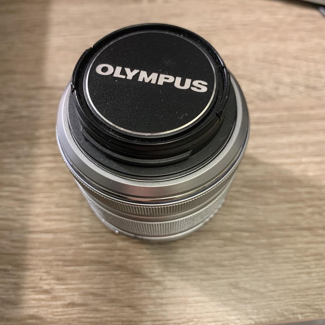 OLYMPUS(オリンパス)のOLYMPUS M14-42F3.5-5.6 2 R シルバー スマホ/家電/カメラのカメラ(レンズ(ズーム))の商品写真