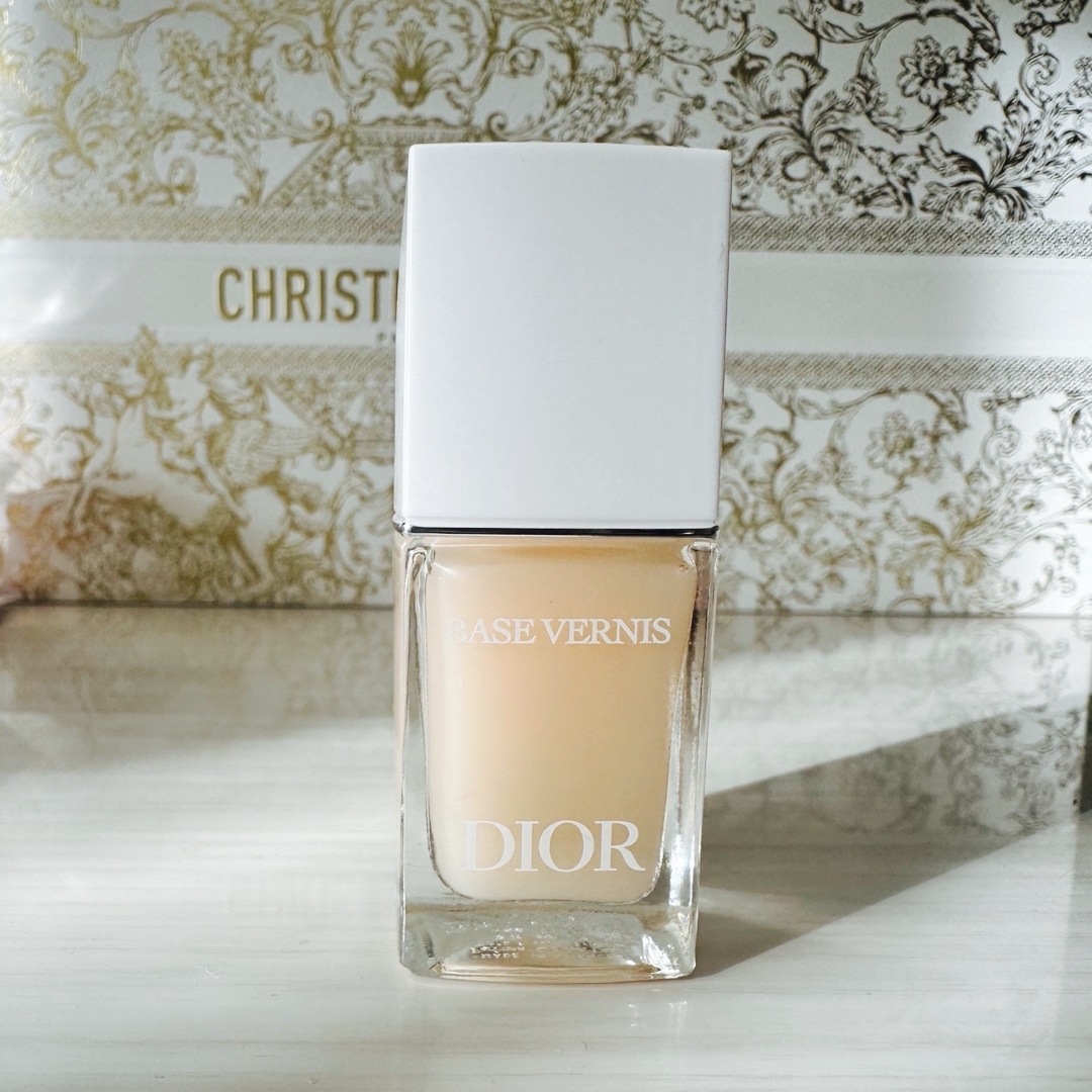 Christian Dior(クリスチャンディオール)のディオール ベース ヴェルニ 新品未開封　ベースコート コスメ/美容のネイル(ネイルトップコート/ベースコート)の商品写真