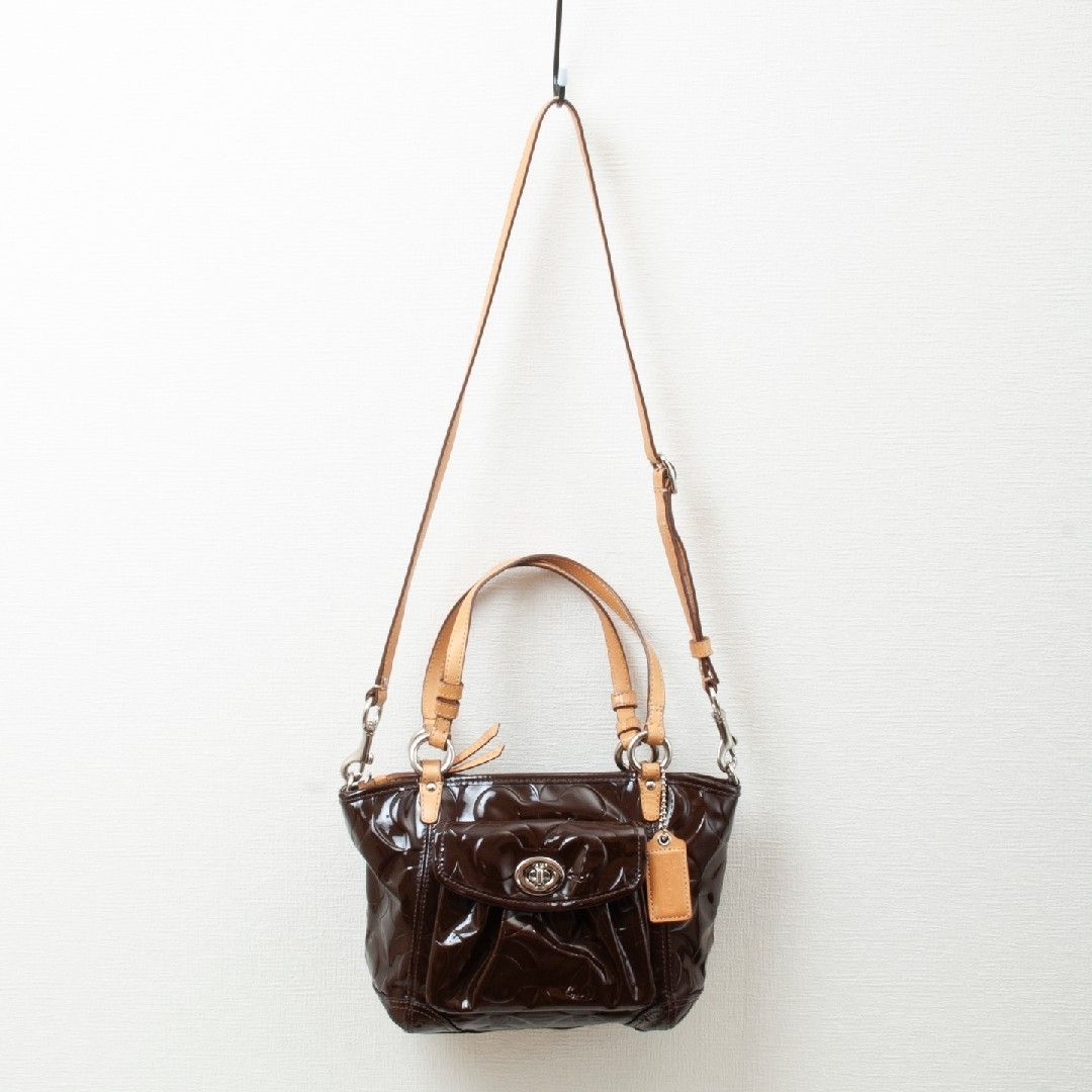 COACH(コーチ)の【極美品】COACH(コーチ)エナメル エンボスドオブアート ショルダーバッグ！ レディースのバッグ(ショルダーバッグ)の商品写真