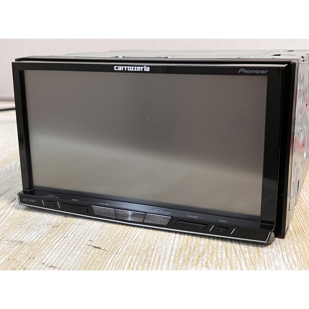 Pioneer(パイオニア)のCARROZZERIA AVIC-ZH0007 Bluetooth DVD(D) 自動車/バイクの自動車(カーナビ/カーテレビ)の商品写真