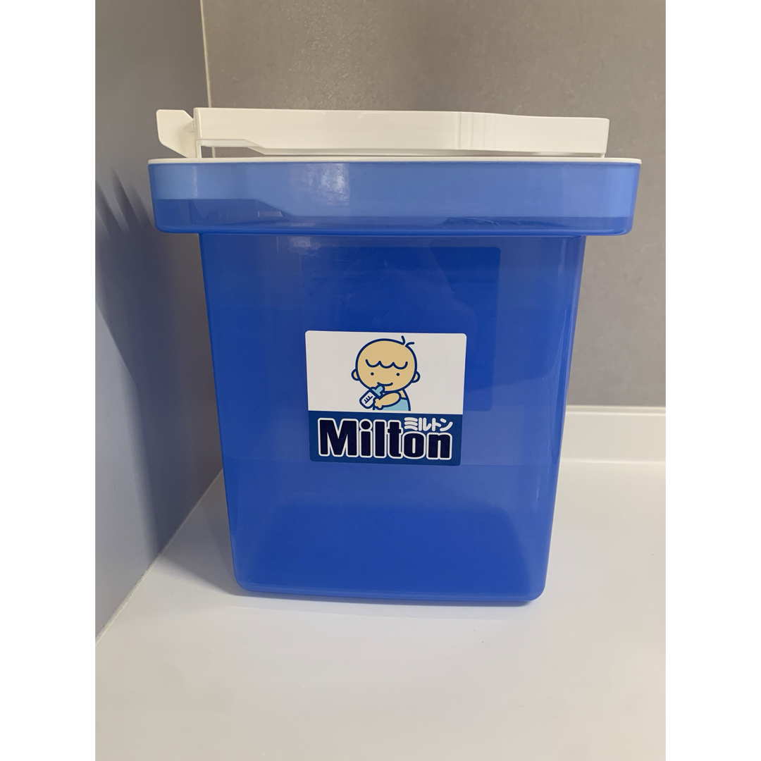 Milton(ミルトン)の【ミルトン】［元箱付き］哺乳瓶（洗浄）専用容器（落とし蓋なし） キッズ/ベビー/マタニティの洗浄/衛生用品(哺乳ビン用消毒/衛生ケース)の商品写真