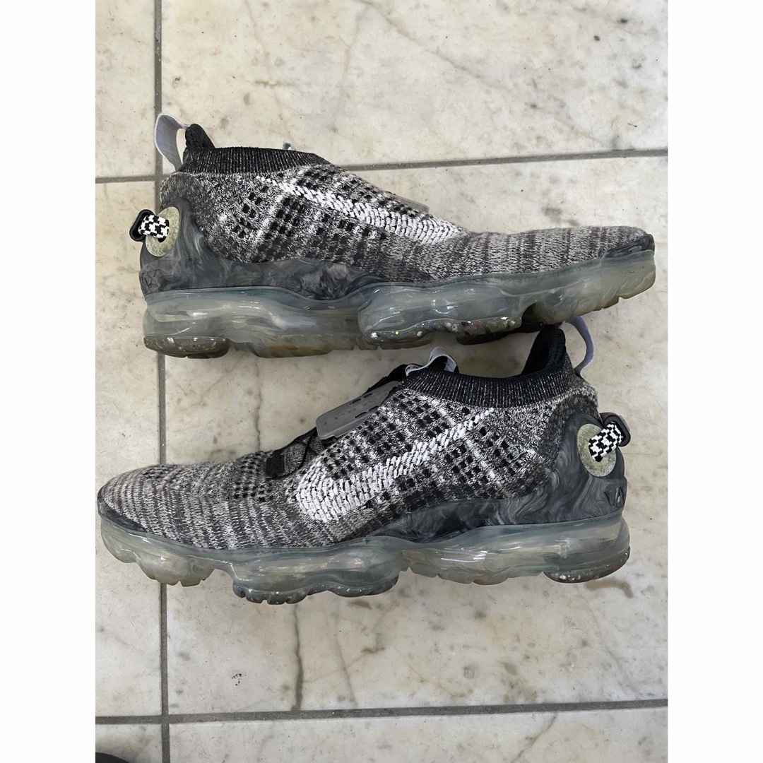 NIKE(ナイキ)のNIKE W AIR VAPORMAX 2020 FK FOG 20HO-I レディースの靴/シューズ(スニーカー)の商品写真