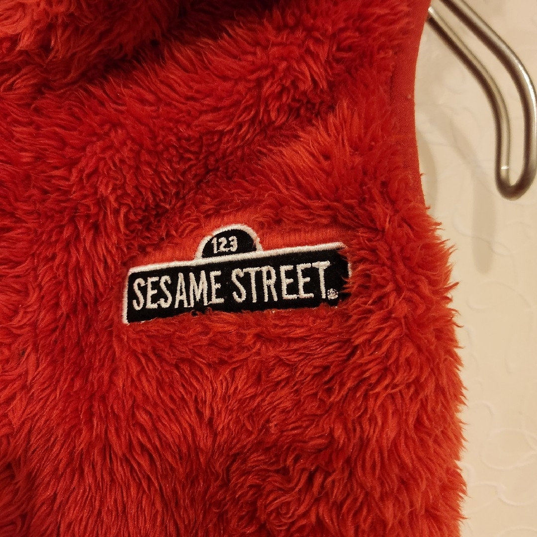 SESAME STREET(セサミストリート)のSESAME STREET セサミストリート パーカーベスト レッド 95 キッズ/ベビー/マタニティのキッズ服女の子用(90cm~)(ジャケット/上着)の商品写真