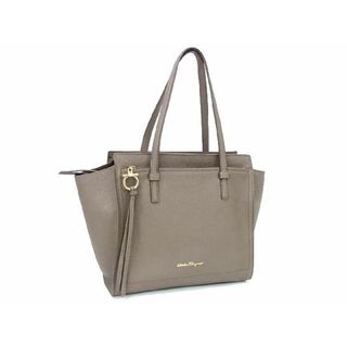 サルヴァトーレフェラガモ(Salvatore Ferragamo)の■新品■未使用■ Salvatore Ferragamo フェラガモ EZ 21 F216 ガンチーニ レザー トートバッグ ショルダーバッグ グレージュ系 AV4204(ハンドバッグ)