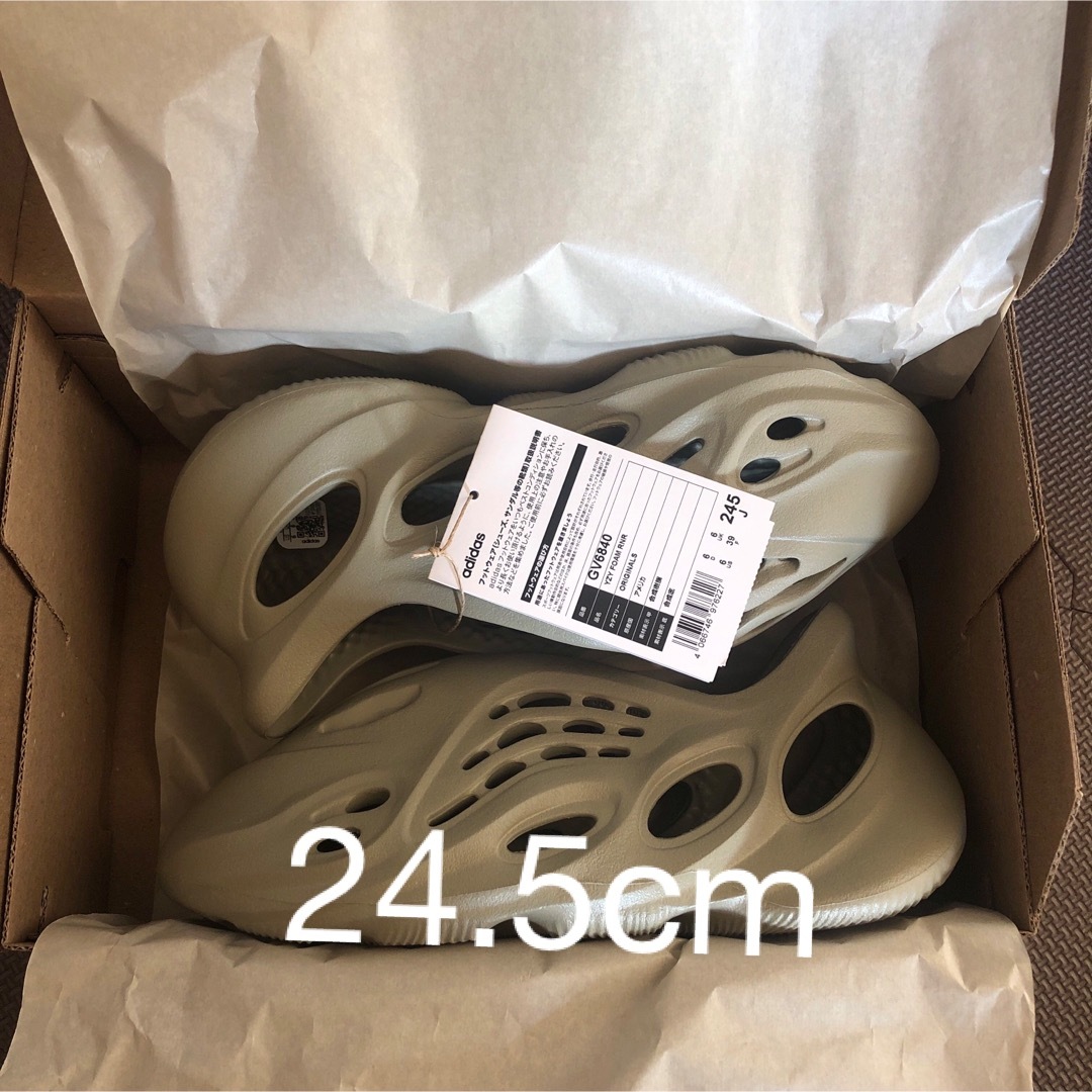 adidas(アディダス)のadidas YEEZYFoam Runner StoneSalt GV6840 メンズの靴/シューズ(サンダル)の商品写真