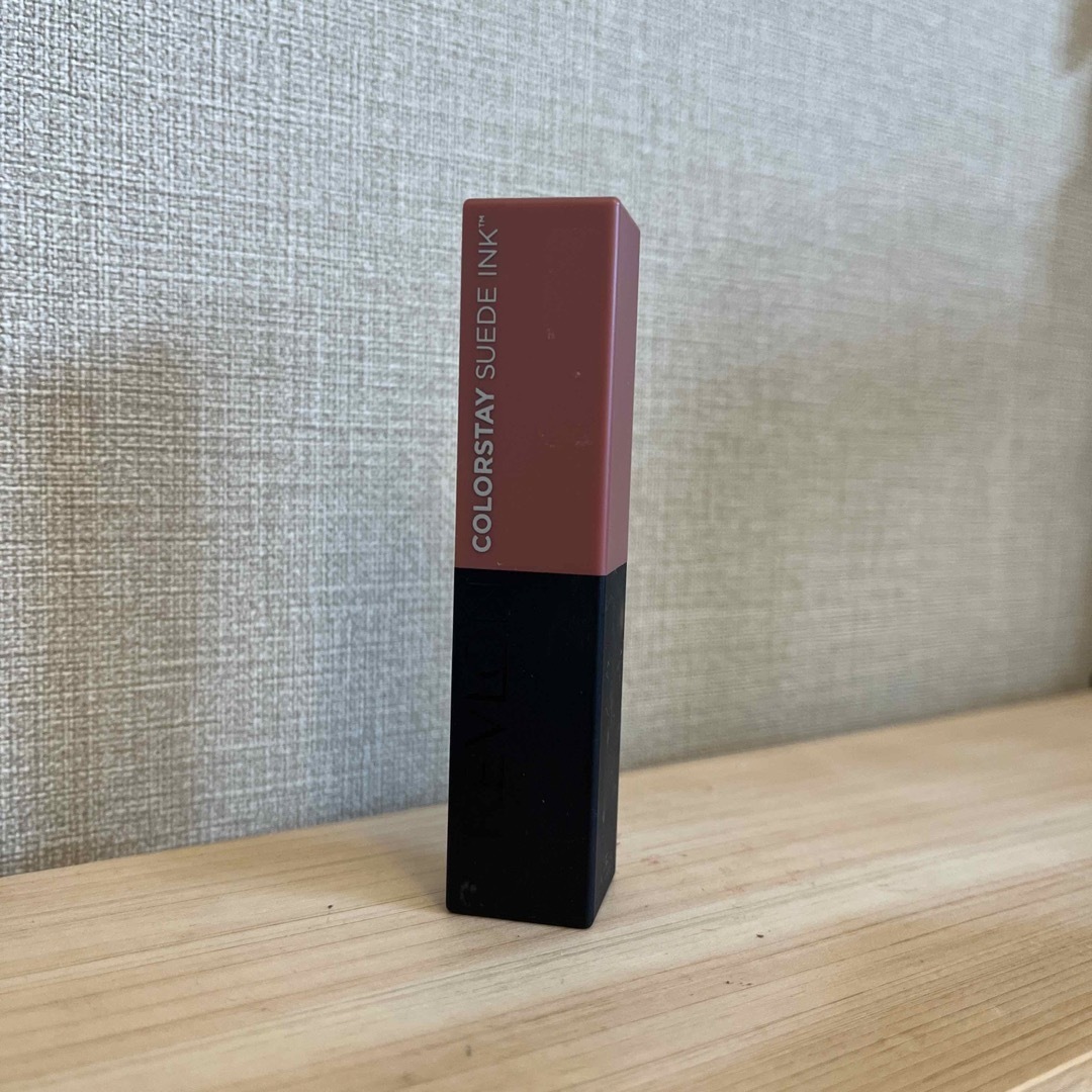 REVLON(レブロン)の定価1760円　レブロン カラーステイ スウェード インク リップスティック　 コスメ/美容のベースメイク/化粧品(口紅)の商品写真