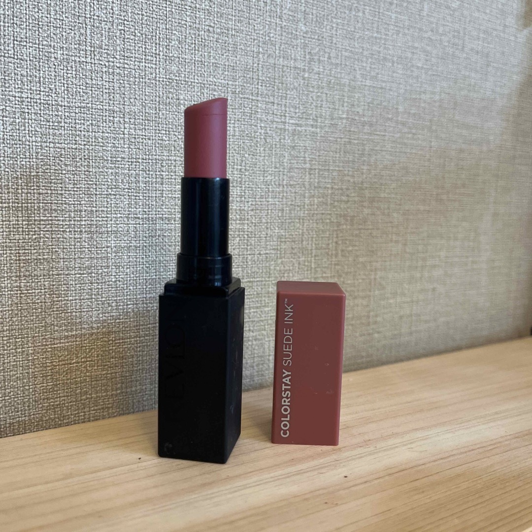 REVLON(レブロン)の定価1760円　レブロン カラーステイ スウェード インク リップスティック　 コスメ/美容のベースメイク/化粧品(口紅)の商品写真