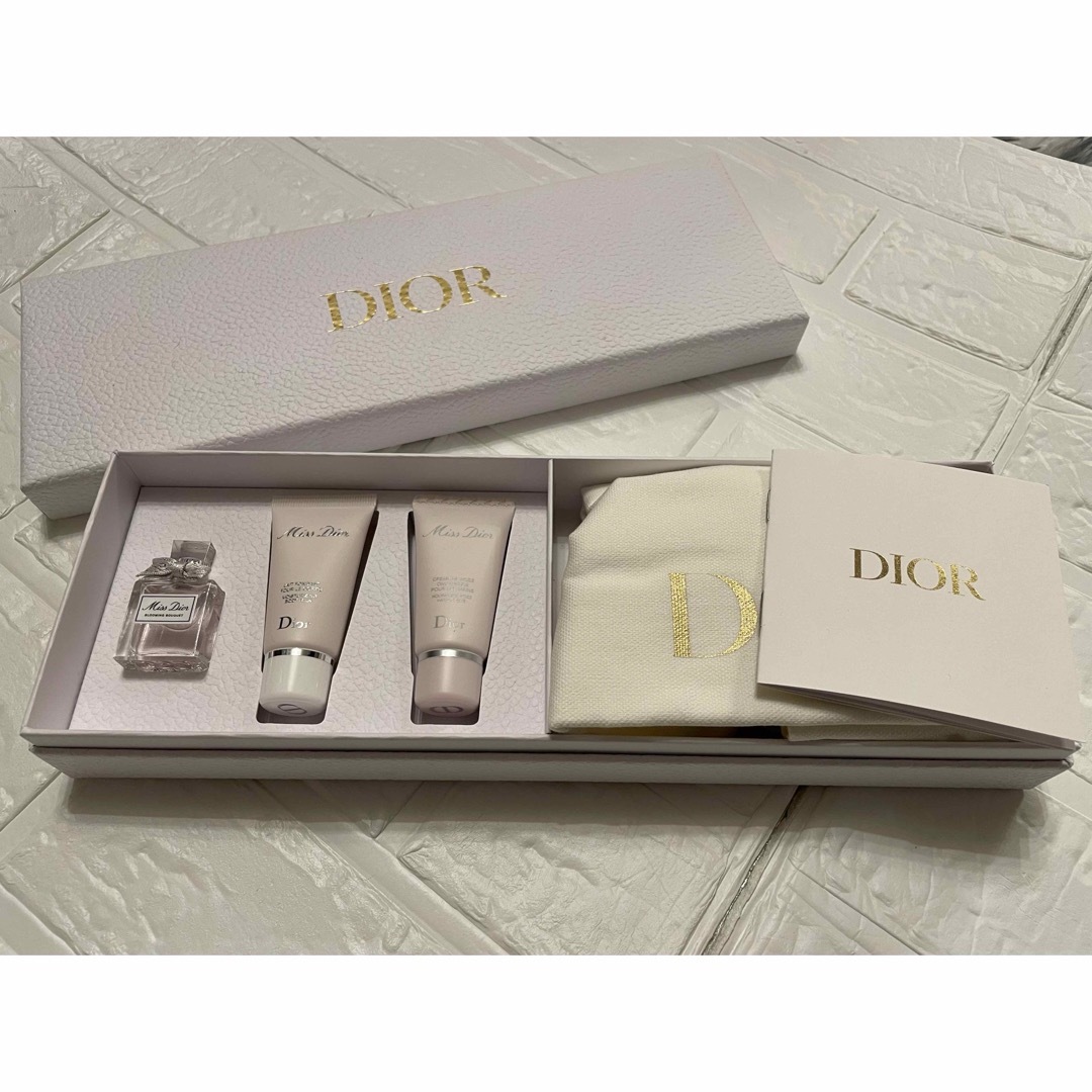 Dior(ディオール)のDior クリスタル会員　バースデーギフト箱付ミスディオールハンドクリームセット コスメ/美容のボディケア(ボディクリーム)の商品写真