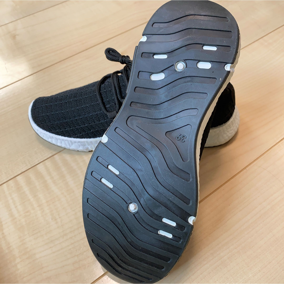 【実用性抜群】スニーカー　24.5 ブラック　スポーツ　ジム　軽量　ジョギング レディースの靴/シューズ(スニーカー)の商品写真