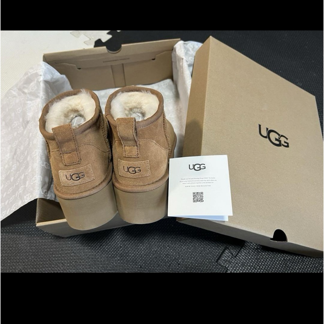 UGG(アグ)の新品、未使用　UGG アグ　クラシックウルトラミニプラットフォーム レディースの靴/シューズ(ブーツ)の商品写真