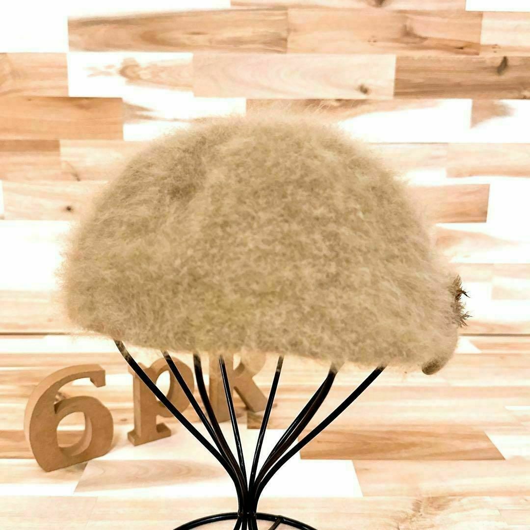 CA4LA(カシラ)の【カシラ】CA4LA アンゴラ×ウール混 ベレー帽 羽根飾り付き ベージュ×茶 レディースの帽子(ハンチング/ベレー帽)の商品写真