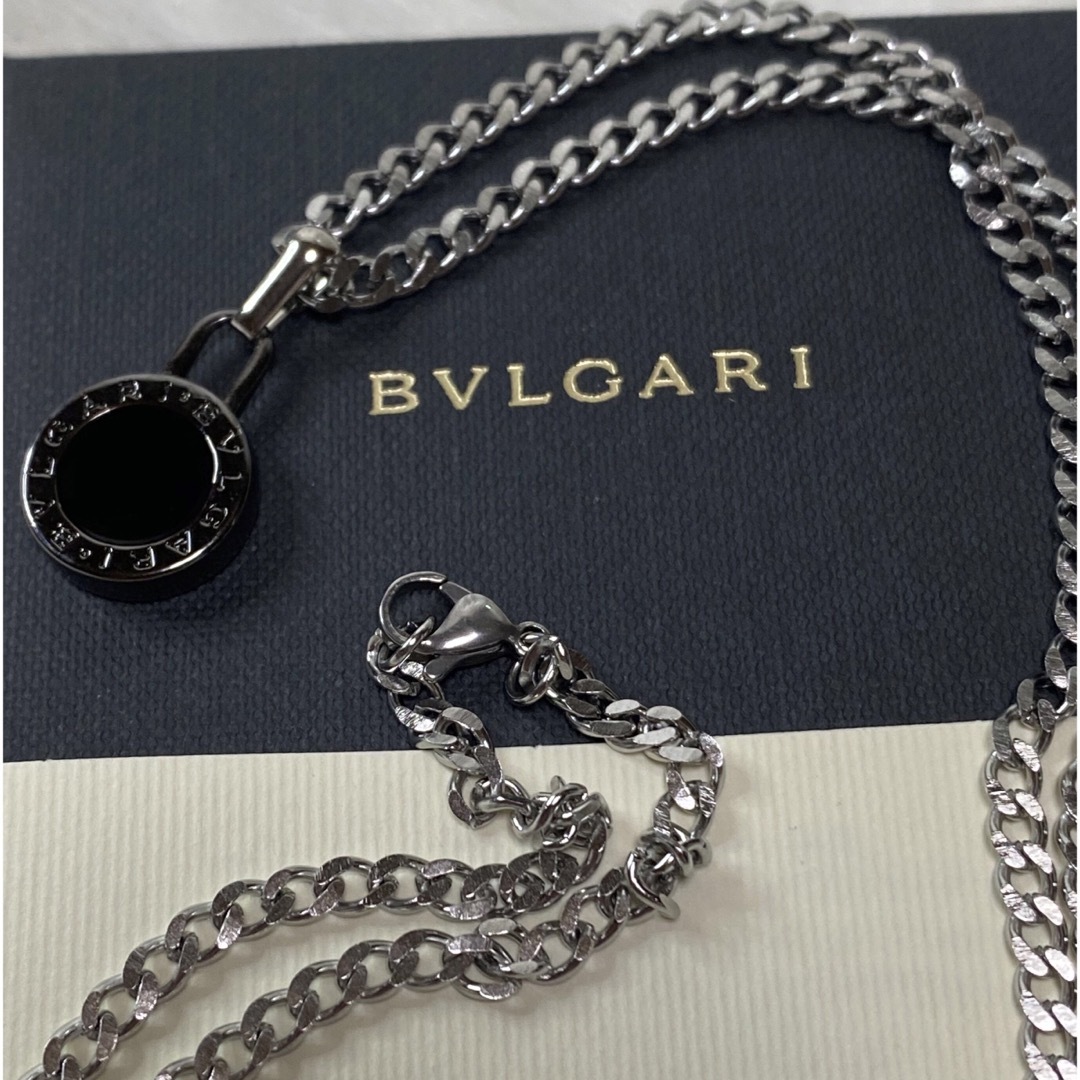 BVLGARI(ブルガリ)の【新品正規品】BVLGARI ペンダント チャーム +チェーン 革紐 ネックレス メンズのアクセサリー(ネックレス)の商品写真