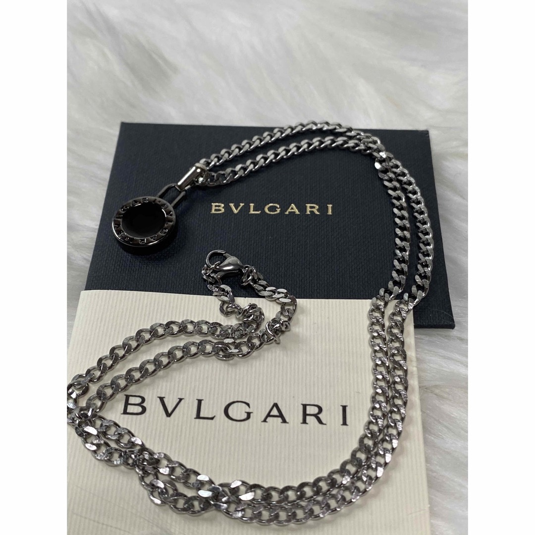 BVLGARI(ブルガリ)の【新品正規品】BVLGARI ペンダント チャーム +チェーン 革紐 ネックレス メンズのアクセサリー(ネックレス)の商品写真