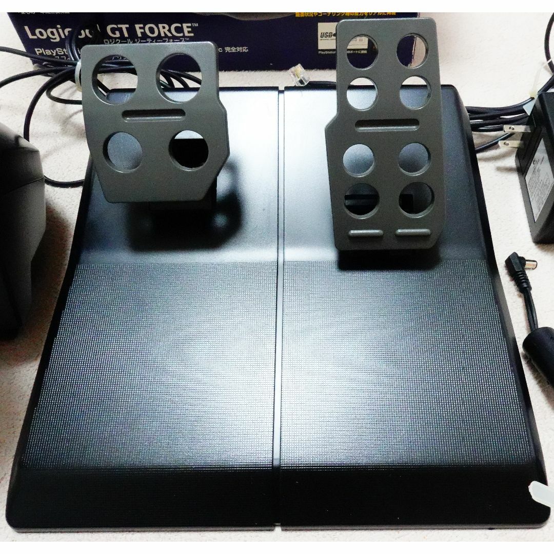 PS2対応 ステアリングコントローラー & レースゲーム10本セット エンタメ/ホビーのゲームソフト/ゲーム機本体(家庭用ゲームソフト)の商品写真