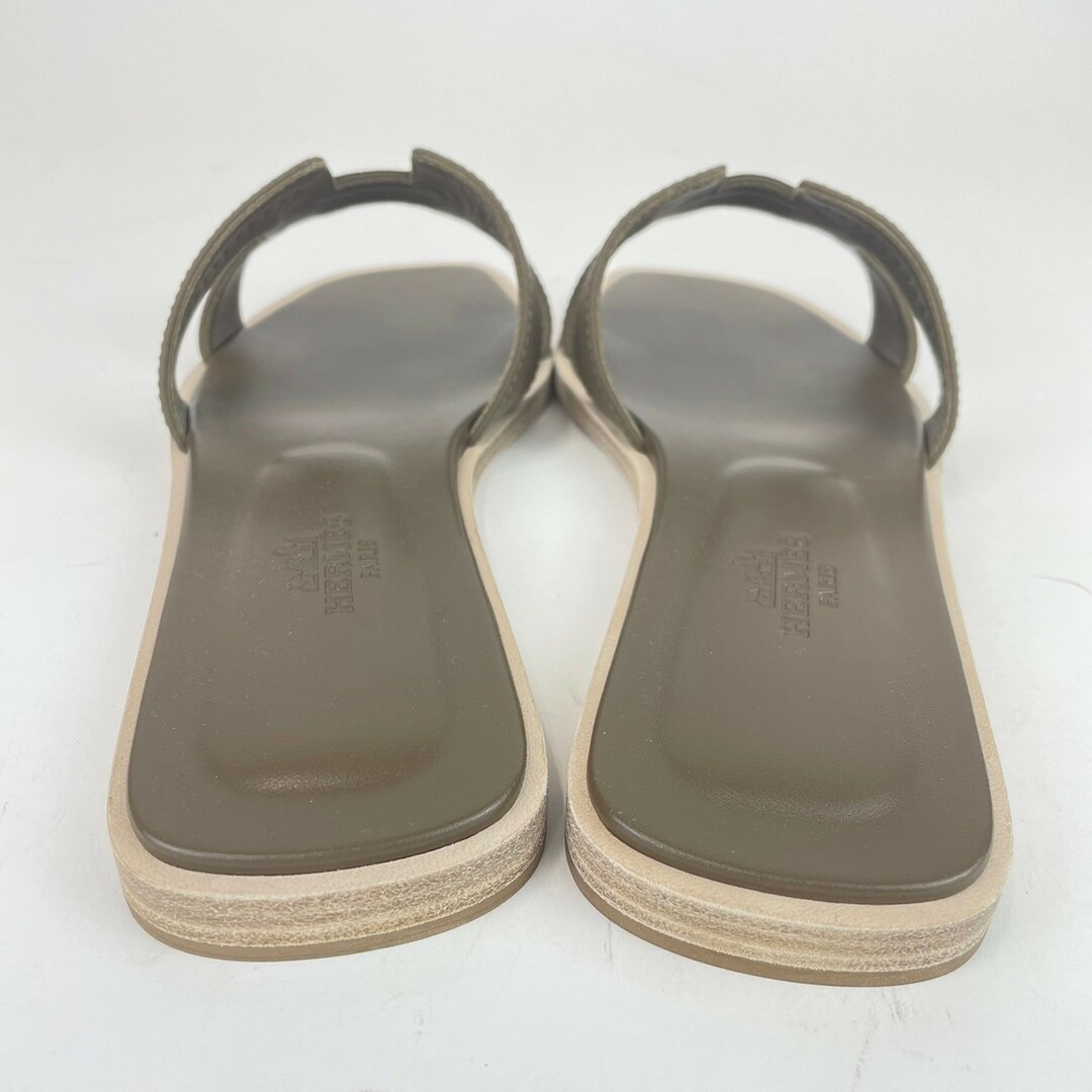 Hermes(エルメス)の新品未使用 Hermes エルメス  Oran オラン Etoupe エトープ Calf カーフ 36.5（23.5cm） フラット サンダル レディース レディースの靴/シューズ(サンダル)の商品写真