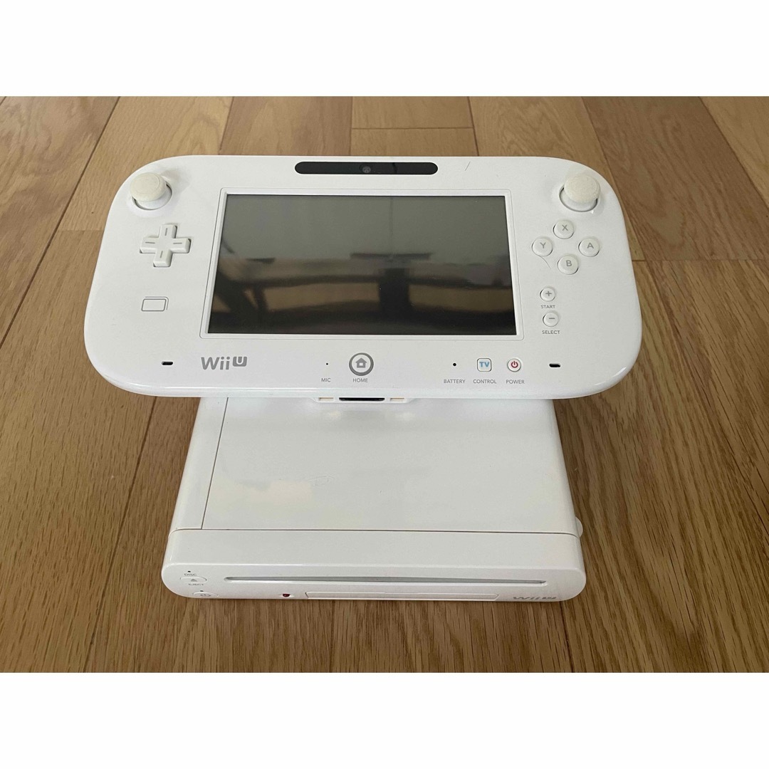 Wii U本体+人気ソフト3本セット Wii U本体+人気ソフト3本セット