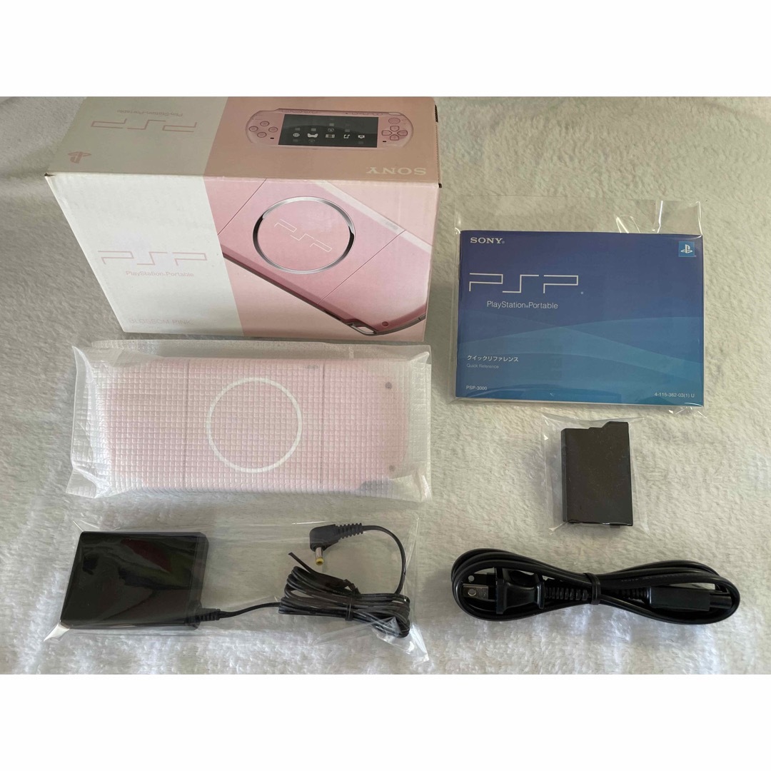 PlayStation Portable(プレイステーションポータブル)の☆ほぼ新品☆ PSP-3000  ブロッサムピンク  エンタメ/ホビーのゲームソフト/ゲーム機本体(携帯用ゲーム機本体)の商品写真