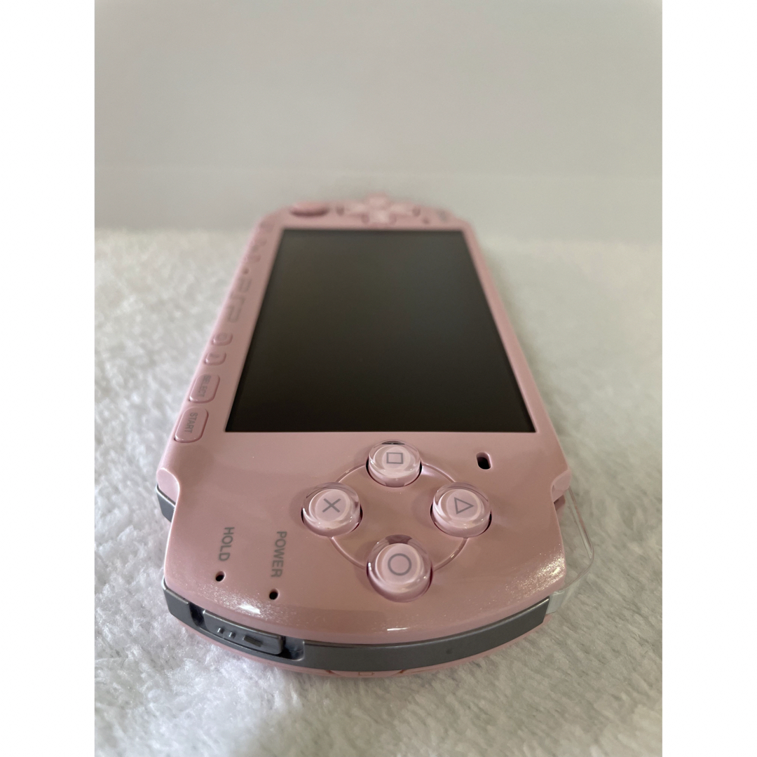 PlayStation Portable(プレイステーションポータブル)の☆ほぼ新品☆ PSP-3000  ブロッサムピンク  エンタメ/ホビーのゲームソフト/ゲーム機本体(携帯用ゲーム機本体)の商品写真