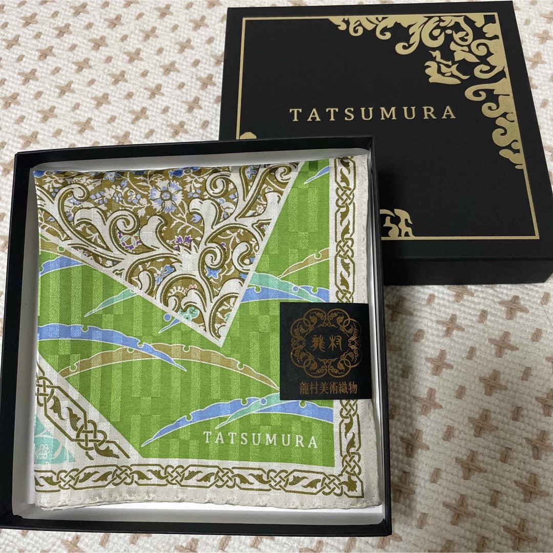 TATSUMURA Art textiles(タツムラビジュツオリモノ)の【新品・箱入】タツムラ織物　大判ハンカチ レディースのファッション小物(ハンカチ)の商品写真