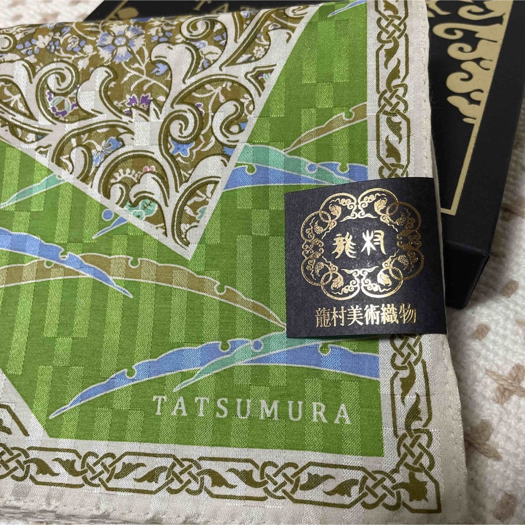 TATSUMURA Art textiles(タツムラビジュツオリモノ)の【新品・箱入】タツムラ織物　大判ハンカチ レディースのファッション小物(ハンカチ)の商品写真