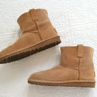 アグ(UGG)のUGG　パンチングブーツ　クラシック　ミニ　ショート丈　２４cm(ブーツ)