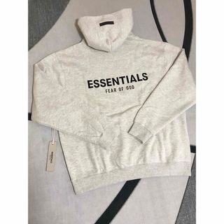 フィアオブゴッド(FEAR OF GOD)の新品未使用FOG ESSENTIALS バックロゴ パーカー グレー　Mサイズ(パーカー)