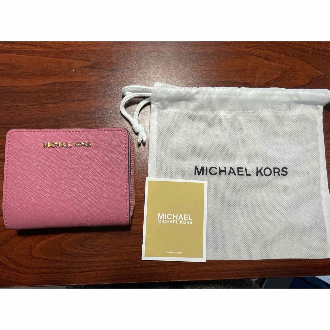 Michael Kors(マイケルコース)の美品 MICHAEL KORS 二つ折り財布 レディースのファッション小物(財布)の商品写真