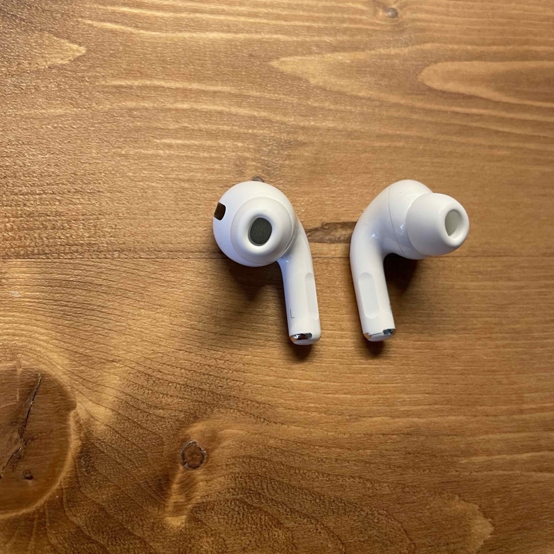 Apple(アップル)の【右耳不調】APPLE AirPods Pro スマホ/家電/カメラのオーディオ機器(ヘッドフォン/イヤフォン)の商品写真