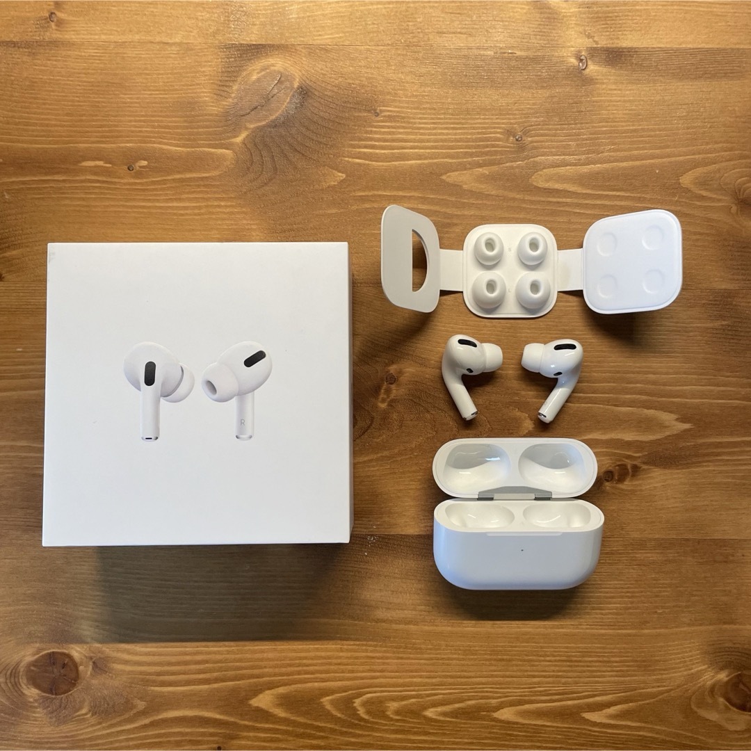 Apple(アップル)の【右耳不調】APPLE AirPods Pro スマホ/家電/カメラのオーディオ機器(ヘッドフォン/イヤフォン)の商品写真